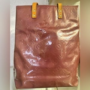 Authentic Louis Vuitton Reade MM Vernis